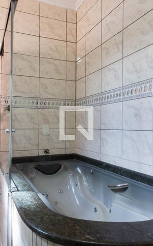 Casa à venda com 225m², 2 quartos e 7 vagas Casa à venda com 225m², 2 quartos e 7 vagasBanheiro da Suíte 1