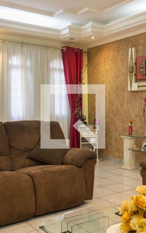 Casa à venda com 225m², 2 quartos e 7 vagas Casa à venda com 225m², 2 quartos e 7 vagasSala