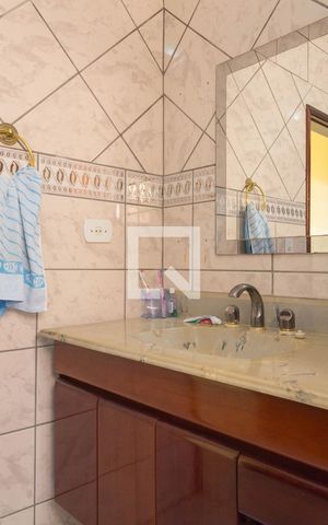 Casa à venda com 225m², 2 quartos e 7 vagas Casa à venda com 225m², 2 quartos e 7 vagasBanheiro