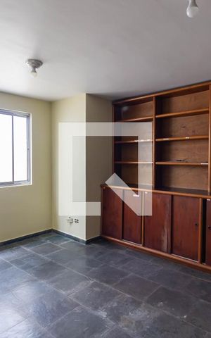 Casa à venda com 300m², 4 quartos e 6 vagas Casa à venda com 300m², 4 quartos e 6 vagasEscritório