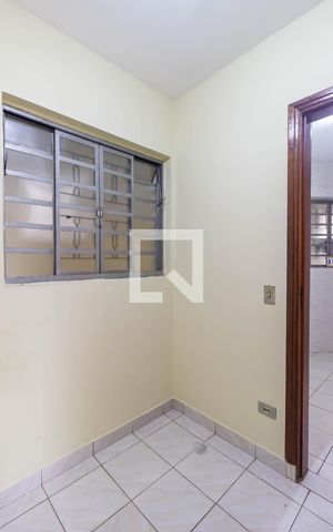 Casa à venda com 300m², 4 quartos e 6 vagas Casa à venda com 300m², 4 quartos e 6 vagasQuarto de Serviço