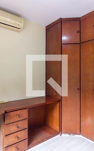 Casa à venda com 300m², 4 quartos e 6 vagas Casa à venda com 300m², 4 quartos e 6 vagasQuarto 2
