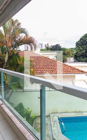 Casa à venda com 300m², 4 quartos e 6 vagas Casa à venda com 300m², 4 quartos e 6 vagasVaranda da Suíte 1