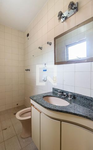 Casa à venda com 300m², 4 quartos e 6 vagas Casa à venda com 300m², 4 quartos e 6 vagasBanheiro da Suíte 2