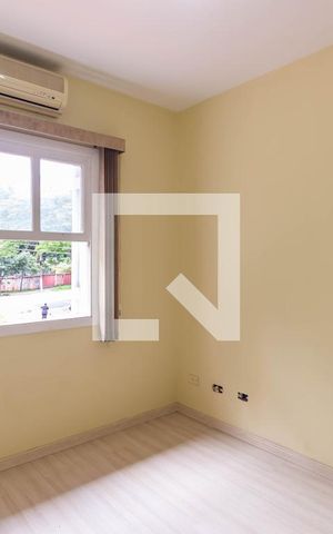 Casa à venda com 300m², 4 quartos e 6 vagas Casa à venda com 300m², 4 quartos e 6 vagasQuarto 1
