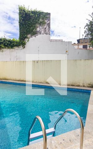 Casa à venda com 300m², 4 quartos e 6 vagas Casa à venda com 300m², 4 quartos e 6 vagasPiscina