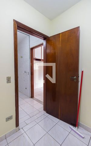 Casa à venda com 300m², 4 quartos e 6 vagas Casa à venda com 300m², 4 quartos e 6 vagasQuarto de Serviço