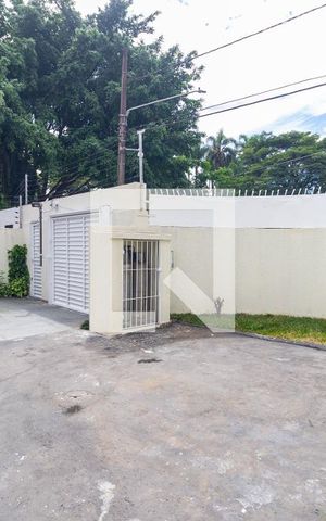 Casa à venda com 300m², 4 quartos e 6 vagas Casa à venda com 300m², 4 quartos e 6 vagasGaragem