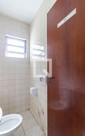 Casa à venda com 300m², 4 quartos e 6 vagas Casa à venda com 300m², 4 quartos e 6 vagasBanheiro de Serviço