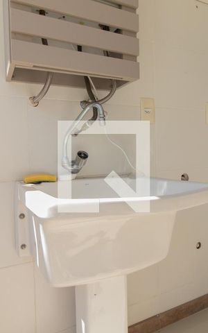 Casa à venda com 194m², 3 quartos e 2 vagas Casa à venda com 194m², 3 quartos e 2 vagasÁrea de Serviço