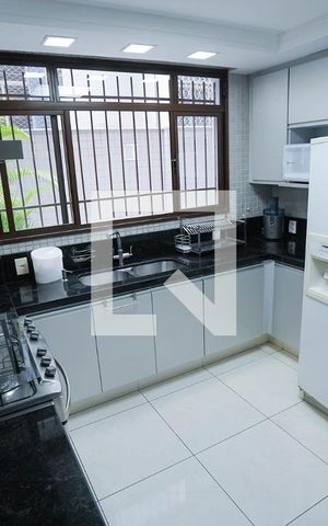 Apartamento à venda com 250m², 4 quartos e 4 vagas Apartamento à venda com 250m², 4 quartos e 4 vagasCozinha