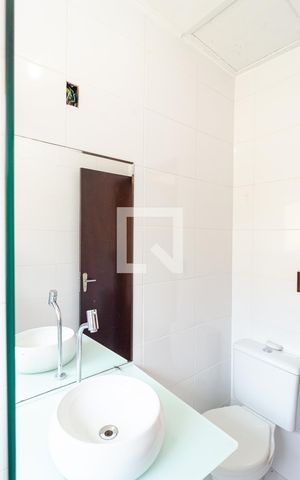 Casa à venda com 200m², 3 quartos e 4 vagas Casa à venda com 200m², 3 quartos e 4 vagasBanheiro Social