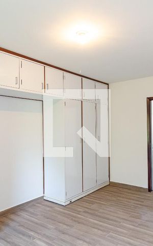 Casa à venda com 200m², 3 quartos e 4 vagas Casa à venda com 200m², 3 quartos e 4 vagasSuíte