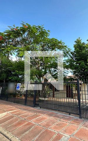 Casa à venda com 160m², 3 quartos e 2 vagasFachada