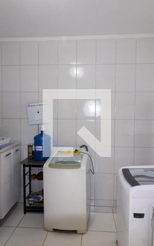 Casa à venda com 225m², 4 quartos e 3 vagas Casa à venda com 225m², 4 quartos e 3 vagasLavanderia