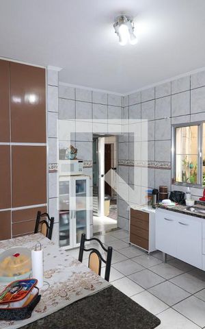 Casa à venda com 225m², 4 quartos e 3 vagas Casa à venda com 225m², 4 quartos e 3 vagasCozinha