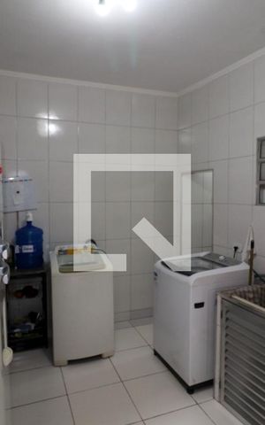 Casa à venda com 225m², 4 quartos e 3 vagas Casa à venda com 225m², 4 quartos e 3 vagasLavanderia