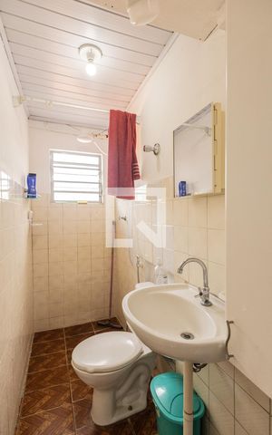 Casa à venda com 230m², 7 quartos e 2 vagas Casa à venda com 230m², 7 quartos e 2 vagasBanheiro Social