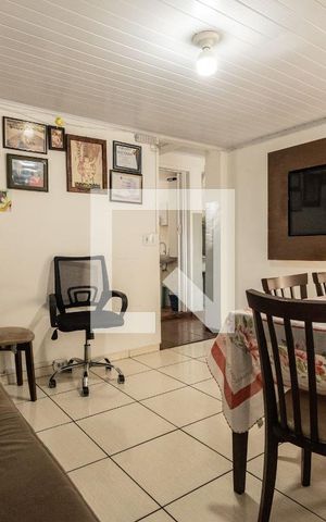 Casa à venda com 230m², 7 quartos e 2 vagas Casa à venda com 230m², 7 quartos e 2 vagasSala