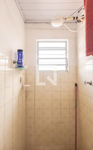 Casa à venda com 230m², 7 quartos e 2 vagas Casa à venda com 230m², 7 quartos e 2 vagasBanheiro Social