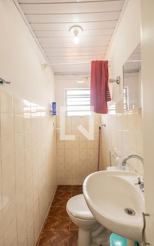 Casa à venda com 230m², 7 quartos e 2 vagas Casa à venda com 230m², 7 quartos e 2 vagasBanheiro Social