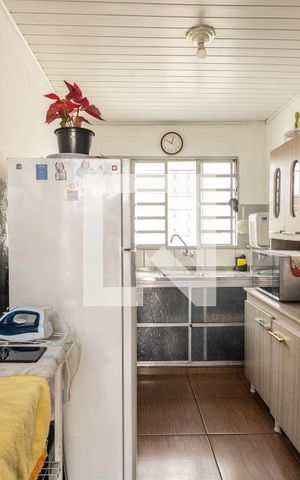 Casa à venda com 230m², 7 quartos e 2 vagas Casa à venda com 230m², 7 quartos e 2 vagasCozinha e Área de Serviço