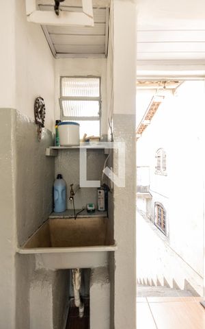 Casa à venda com 230m², 7 quartos e 2 vagas Casa à venda com 230m², 7 quartos e 2 vagasCozinha e Área de Serviço