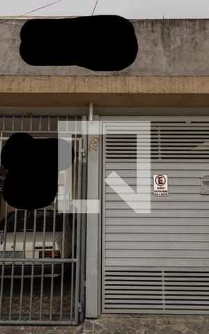 Casa à venda com 230m², 7 quartos e 2 vagas Casa à venda com 230m², 7 quartos e 2 vagasFachada