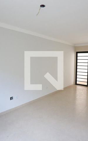 Casa de condomínio à venda com 64m², 2 quartos e 1 vagaSala