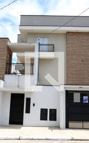 Casa de condomínio à venda com 64m², 2 quartos e 1 vagaFachada