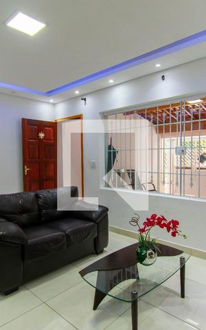 Casa à venda com 274m², 2 quartos e 2 vagas Casa à venda com 274m², 2 quartos e 2 vagasSala