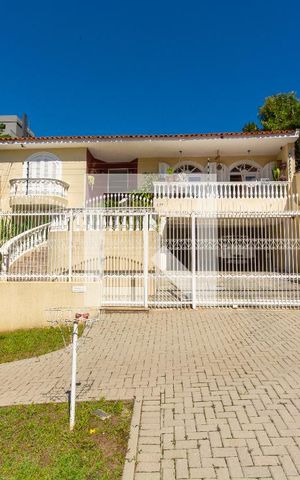 Casa à venda com 312m², 3 quartos e 4 vagas Casa à venda com 312m², 3 quartos e 4 vagasFachada