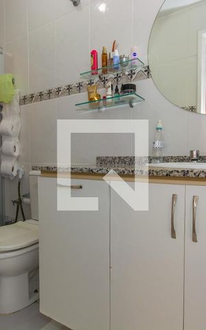 Casa à venda com 312m², 3 quartos e 4 vagas Casa à venda com 312m², 3 quartos e 4 vagasBanheiro da Suíte