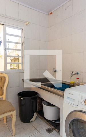 Casa à venda com 312m², 3 quartos e 4 vagas Casa à venda com 312m², 3 quartos e 4 vagasÁrea de Serviço
