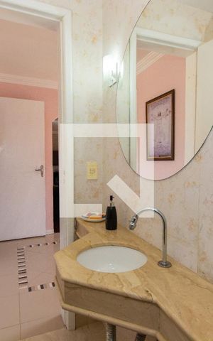 Casa à venda com 312m², 3 quartos e 4 vagas Casa à venda com 312m², 3 quartos e 4 vagasLavabo
