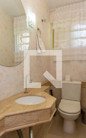 Casa à venda com 312m², 3 quartos e 4 vagas Casa à venda com 312m², 3 quartos e 4 vagasLavabo