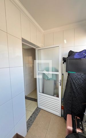Apartamento à venda com 180m², 3 quartos e 2 vagas Apartamento à venda com 180m², 3 quartos e 2 vagasÁrea de Serviço