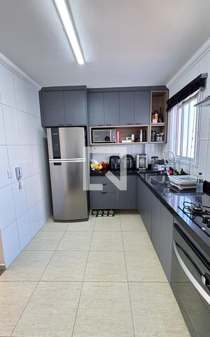 Apartamento à venda com 180m², 3 quartos e 2 vagas Apartamento à venda com 180m², 3 quartos e 2 vagasCozinha