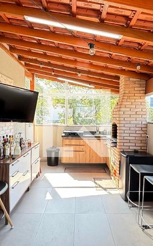 Apartamento à venda com 180m², 3 quartos e 2 vagas Apartamento à venda com 180m², 3 quartos e 2 vagasCobertura