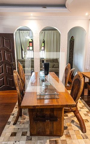 Casa à venda com 360m², 3 quartos e 4 vagasCopa