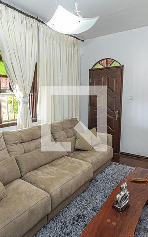 Casa à venda com 360m², 3 quartos e 4 vagasSala
