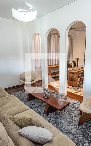 Casa à venda com 360m², 3 quartos e 4 vagasSala