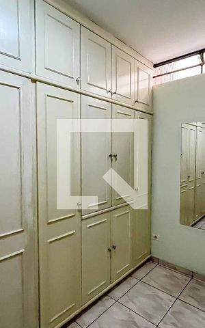 Casa à venda com 100m², 2 quartos e 2 vagas Casa à venda com 100m², 2 quartos e 2 vagasCloset
