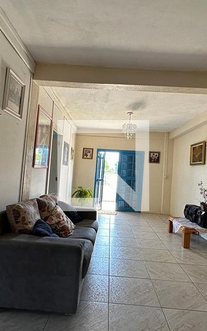 Casa à venda com 160m², 3 quartos e 2 vagasSala