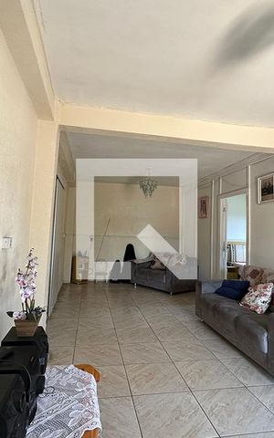 Casa à venda com 160m², 3 quartos e 2 vagasSala