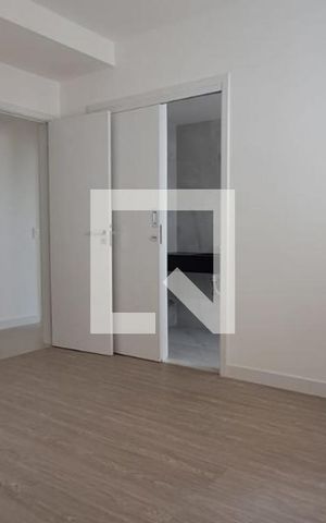 Apartamento à venda com 198m², 4 quartos e 3 vagas Apartamento à venda com 198m², 4 quartos e 3 vagasStudio
