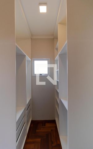 Casa à venda com 283m², 3 quartos e 4 vagasCloset da Suíte 01