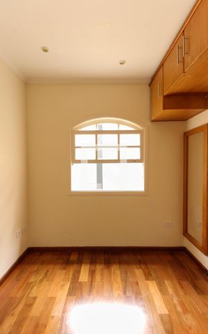Casa à venda com 236m², 3 quartos e 2 vagas Casa à venda com 236m², 3 quartos e 2 vagasSuíte 2