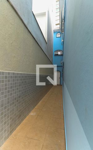 Casa à venda com 236m², 3 quartos e 2 vagas Casa à venda com 236m², 3 quartos e 2 vagasCorredor externo