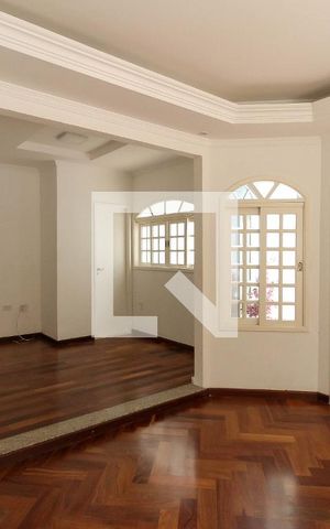 Casa à venda com 236m², 3 quartos e 2 vagas Casa à venda com 236m², 3 quartos e 2 vagasSala